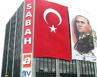 Sabah'a dev Atatürk posteri