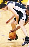 Spurs ve Pistons evlere enlik