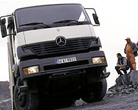 Mercedes 50 bininci kamyonu teslim etti