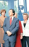 Barroso, 8 kadn ABKomiseriyle byle poz verdi...