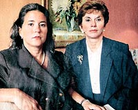 Merrill Lynch'e cinsiyet ayrmcl yapt iin dava aan eski brokerlar Janine Craane (solda) ve annesi Valery Craane, irketin 100 milyon dolardan fazla tazminat demesini salamt.