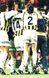 1996-97 sezonunda Manchester ve Rapid Wien'i deviren Kanarya grupta 7 puan toplamt.