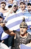 Avrupa ampiyonu olduktan sonra ilk kez taraftarn huzuruna kacak olan Yunanistan, yarnki mata en ok seyirci desteine gveniyor.