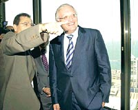 Verheugen, Hilton Oteli'nden İzmir'i seyretti. 