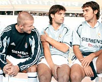 Realin üç yıldızı Beckham, Morientes ve Raul, ilk 11de oynatılmadı.