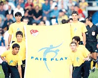 FARPLAY N: ekip Mosturolu, Trk futbolunda Fair- Play bilincini gelitirmek iin almalarnn sreceini belirtti.