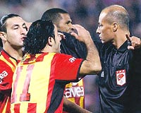 BOA DL DKT: Kaleci Petkovic tarafndan drldn iddia eden Hasan a'n hakem Tatl'ya yapt penalt itirazlar boa gitti.