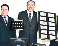 Babakan Erdoan, Ali Babacan ve Sreyya Serdengeti yeni parayla hatra fotoraf ektirdi.