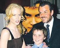 GALADA POZ VERDLER: Nicole Kidman, rol arkadalar Danny Huston ve Cameron Brigghtla galadayd.