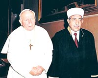 Papa, 2000 ylnda eski Diyanet leri Bakan Mehmet Nuri Ylmaz ile grmt.