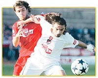 Elazspor, zorlu Sivasspor deplasmannda bir puan alarak zirveye bir adm daha yaklat.