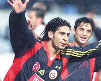 3.MT DEVR mit Davala, 1996- 2001 yllar arasnda ve 2002-03 sezonunda olmak zere 2 dnem G.Saray formas giydi. 