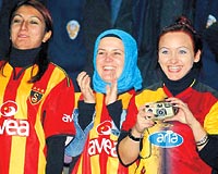 Maa gelen Galatasarayl bayanlar renkli grntler oluturdu.