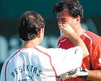Kaleci Muratn idmanda burnu kanarken, Del Bosque oyuncularna 2 gn izin verdi.