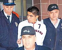 Polis tarafndan gzaltna alnan 23 yandaki Ahmet nl'nn ayn sutan sabkal olduu ifade edildi.
