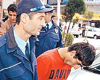 GNDEME DAMGA VURDULAR: niversite rencisi Ahmet Hakan Candemirin lmyle gndeme oturan kapka olaylar hz kesmiyor.