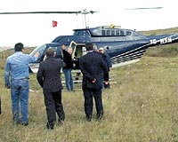 UZANIN HELKOPTER....   Yaar z Edirneden Yalovaya tayan Sancak Aire ait helikopterin, Cem Uzann eski helikopteri olduu ortaya kt. Helikopteri TMSF, Sancak Aire 791 milyar liraya satmt. zn yeenleri helikopteri saati bin dolardan kiralad.
