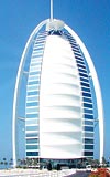 Arap sermayesinin simgesi halini alan Dubaideki Burj-El Arap oteli.