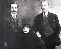 YEN BABAKAN LE ANKAYADA...   1924te Latife Hanm ve yeni Babakan smet Paa, Cumhurbakan Mustafa Kemal Paa ile ankaya Kknde...
