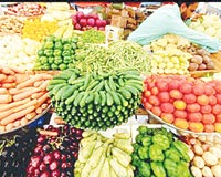 Bir alışveriş cenneti olan Dubaide günlük hayatın temposu hayli yüksek. Kentin yeni yerleşim bölgesi Deirada bulunan Baharatçılar Çarşısında çeşit çeşit yöresel gıda satılıyor.