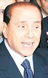 17 Aralk 2004 FAZLA SA FENA OLMAZDI Berlusconi, geen austosta gazetecilere Biraz daha fazla saa sahip olmak fena bir ey olmazd diyerek sa ektirdii iddialarn bir anlamda dorulamt. 