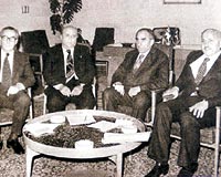 BİRİNCİ MİLLİYETÇİ CEPHE...  1975te Birinci Milliyetçi Cepheyi kuran politikacılar: Turhan Feyzioğlu, Süleyman Demirel, Alpaslan Türkeş ve Necmettin Erbakan. 