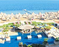 Hurghada  ve Sharm El Sheikh cam gibi denizleri nedeniyle dalgıçların gözde tatil duraklarıdır. Mısırda esnaf turiste çok alışıktır 