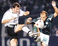 FENERE GOL VAR: Basinas, 2002-03 sezonunda UEFAda Panathinakios formas ile F.Baheye gol atmt.