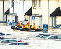 NGLTERE: Sel uyars yaplan Carlisle blgesinde  kii hayatn kaybetti. 