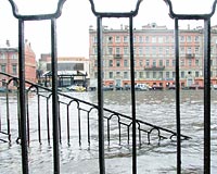 RUSYA: St. Petersburgda Neva nehri tat, ehir sular altnda... 