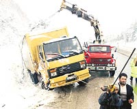 Bolu Danda etkili olan kar ya kazalara neden oldu. anakkale de ise hz 60- 70 kilometreye ulaan poyraz nedeniyle, Gkeada- Kabatepe ile Bozcaada-Geyikli arasndaki araba vapuru seferleri iptal edildi. 