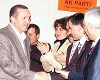 Babakan Erdoan AKPnin Sapanca le Merkezinin Halk Eitim Merkezinde dzenledii bayramlama trenine katld.