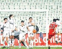 TE OLAY FRKK: Ali Tandoan topa vurduundaTayfur, 5 metre mesafeye kadargelmiti. Alinin utu Ronaldonunboaltt blgeden Carewe dearpp filelere giderken Mftoluddk ald. Sonra da gol verdi.