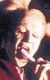 KAZIKLI DRAKULA EFSANES Drakula, Hollywoodun en sevdii karakterlerden biri. Son olarak Gary Oldmann canlandrd Drakulann baz kesimlerce Kazkl Voyvoda olduuna inanlyor.