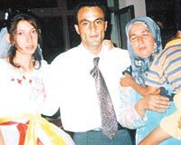 YILLIK ZNDEYD: Be yllk polis memuru Mehmet Ali Akgl ailesiyle birlikte Hatayda kaynvalidesinin evindeydi.