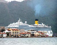 Cruise Gemileri Marmaris Kalesi'ni glgede brakyor