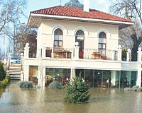 Meri Nehrinin tamas, Edirne Belediyesinin protokol evini sular altnda brakt.