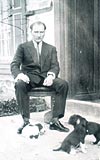 Atatrkn 1923 ylnda Ankarada ektirdii bu fotorafn ABDdeki yayn hakkn 1925te New Yorklu bir ajans satn alm. Bu fotoraf 31 Marta kadar Sadberk Hanm Mzesinde sergileniyor.