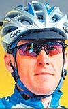 SARI: Kanseri yenip bir vakf kuran Lance Armstrongun sar bilekliklerinden, internette gnde 400 bin adet satlyor.