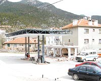 Kemal Aksz tarafndan alan ilenin ikinci benzin istasyonu 29 Mart 2004te mhrlendi, 29 Mart 2005te de valiliin verdii emirle ykld.