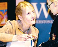 J. K. Rowlingin yazd kitap, Harry Potter ve Bulank Prens adn tayor.