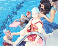 Otistik ocuklara havuzlu terapi