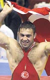 GURURUMUZ HAMZA... 96 kiloya yükselen Hamza, Varnada7. Avrupa şampiyonluğunu alarakTürkiyeye büyük sevinç yaşattı.