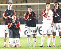 AIRTAN ISLIK: G.Sarayl futbolcular Trabzonun penaltlarnda Kasn diye dua ederken, Hasan a taraftarlarn slklarna elik etti.