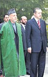 AFGANSTANA YARDIMCI OLACAIZ... Erdoan, Devlet Bakan Karzai ile grmesinden sonra Trkiyenin eitim, salk, altyap ve konut alannda Afganistana yardmc olacan syledi.