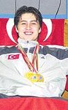 77 kiloda 3 altn madalya alan Taner Sar, gelen tekliflere ramen Trkiye adna yarmaya devam edeceini ifade ediyor.