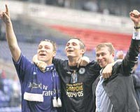 Terry, Lampard ve Abramovich ampiyonluu kutlad. 