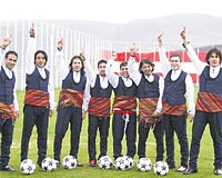 DOUTAN SVASLILAR....  te kadroda yer alan ve Sivasl olan 7 futbolcu: Erturul, Hayrettin, Vedat, Mahmut, Serdal, (altta soldan saa): Ahmet ve Taner.