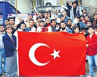 Trabzonlular dn yine protesto iin sokaa dkld.