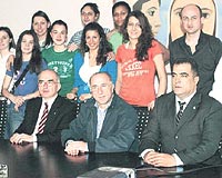 ampiyon kadronun kurmaylar ve oyuncularn SABAH Gazetesi sahibi Turgay Ciner, makamnda kabul etti.